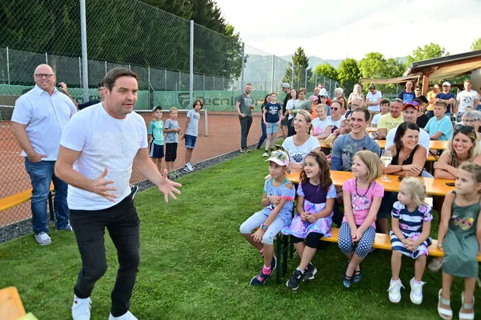 Die Siegerehrung nahm Bürgermeister Günter Reichhold mit Sportreferent Harald Sturb vor.
