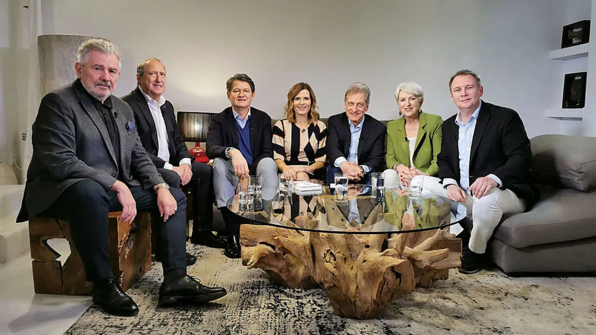 Jenny Laimer und Meinrad Knapp luden eine politische Runde in die berühmte Finca nach Ibiza. 