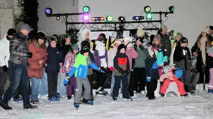 Die Stadtgemeinde Köflach organisierte gemeinsam mit dem JUKO unter dem Motto „Der coolste Tag des Jahres!“ einen bunten Nachmittag beim Eislaufplatz im Bereich des Rathauses.