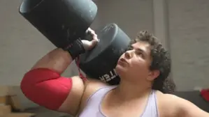 Nachdem die Amerikanerin Jammie Booker (Bild) disqualifiziert wurde, bekam die Britin Andrea Thompson den Titel „World Strongest Woman“