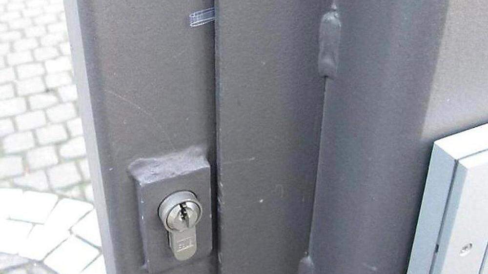 So markieren die Einbrecher Haustüren