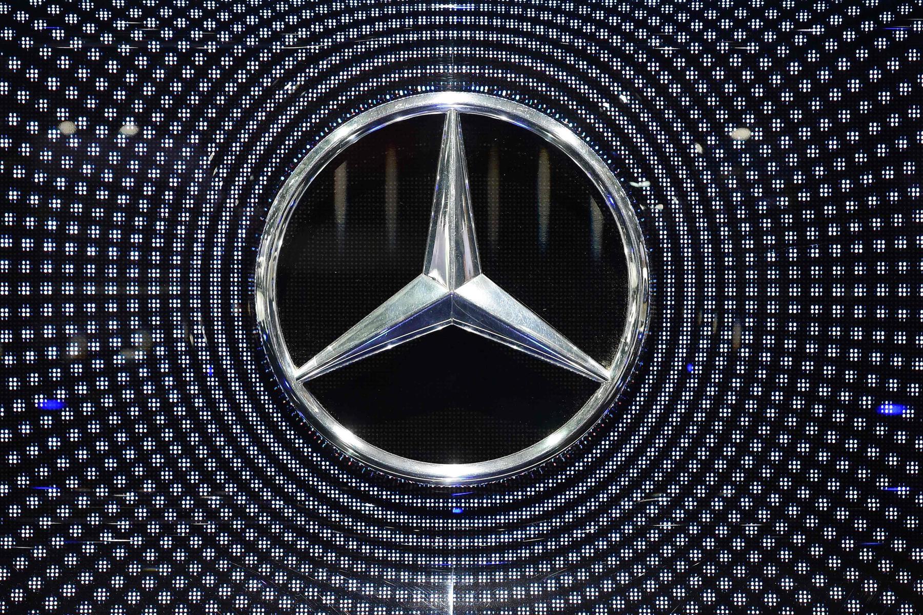 Mercedes-Benz je po svetu vpoklical 223.000 dostavnikov