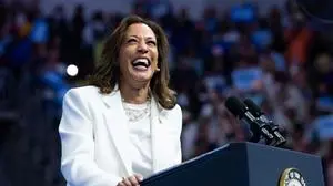 TOPSHOT - Democratic Presidential candidate US Vice President Kamala Harris speaks at a campaign rally at Enmarket Arena during a two-day campaign bus tour in Savannah, Georgia, on August 29, 2024. (Photo by SAUL LOEB / AFP)