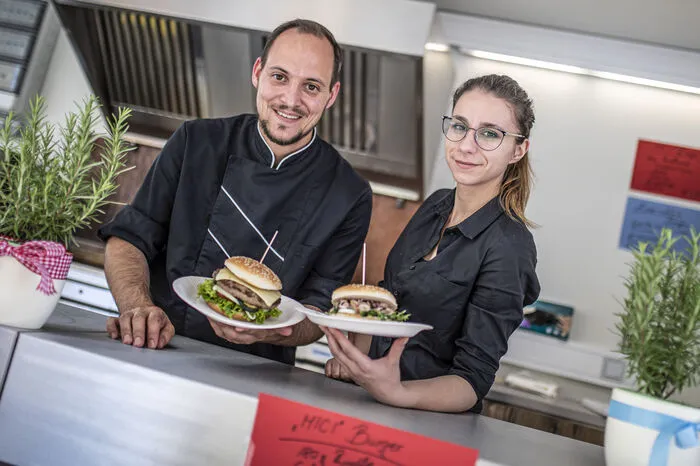 Um die Umwelt zu schonen, werden heuer sämtliche Speisen auf biologisch abbaubaren Papptellern serviert.