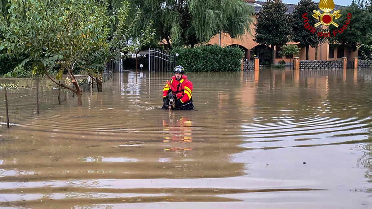 Vor allem die Großstadt Bologna und ihr flaches Umland, aber auch die Mittelmeerinsel Sizilien, wurden von den massiven Regenfällen hart getroffen