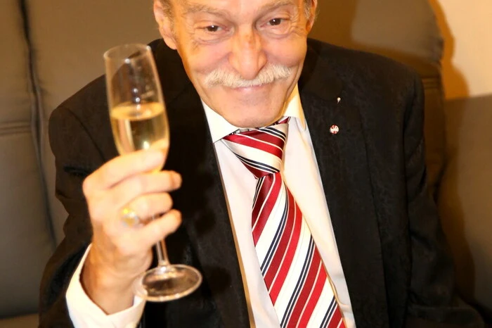 Übrigens: Dass Regisseur Adi Peichl (Foto) ein wahrer Meister seines Fachs ist, konnte man bereits zu Beginn des ersten Aktes im Stadtsaal der Burgenstadt feststellen.