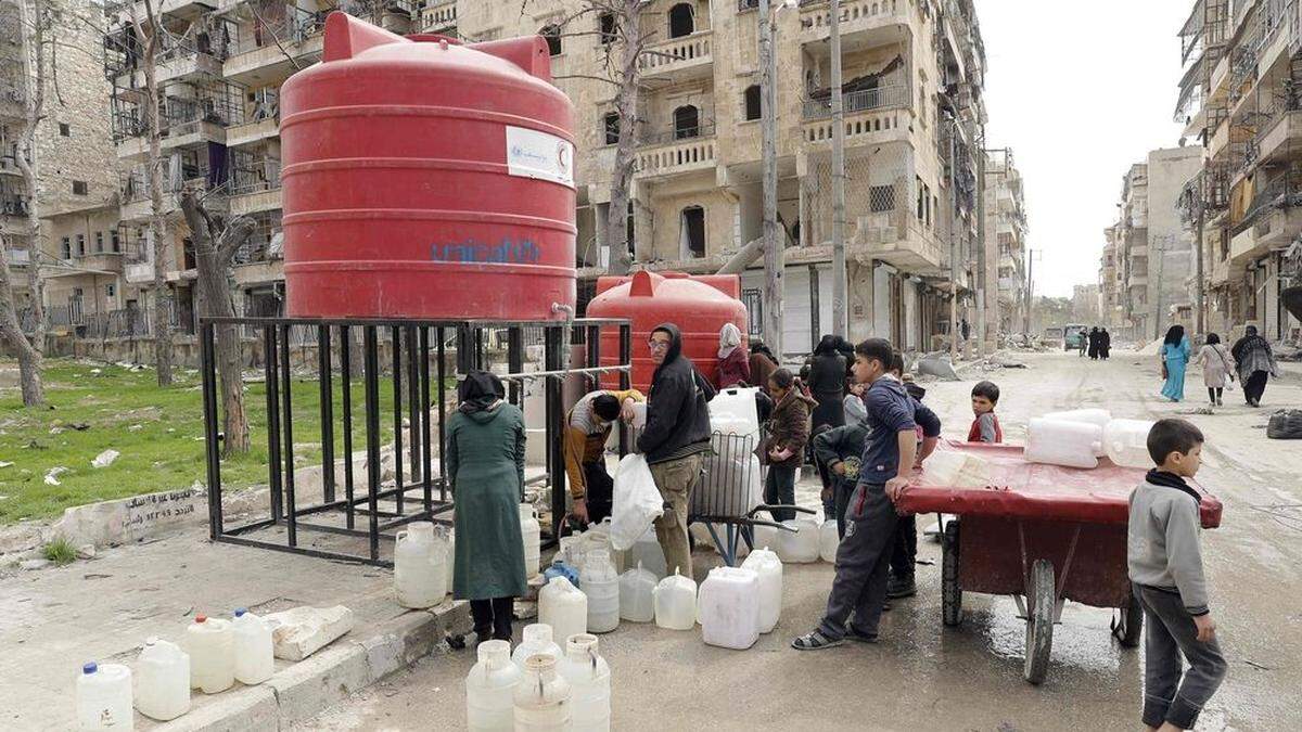 Einen Monat lang hatten die Menschen in Damaskus keinen Zugang zu sauberem Trinkwasser (Symbolfoto)