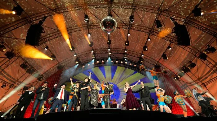 "Bella Ciao", das alte Partisanenlied. beschloss den Eröffnungsabend der Wiener Festwochen am Freitagabend.