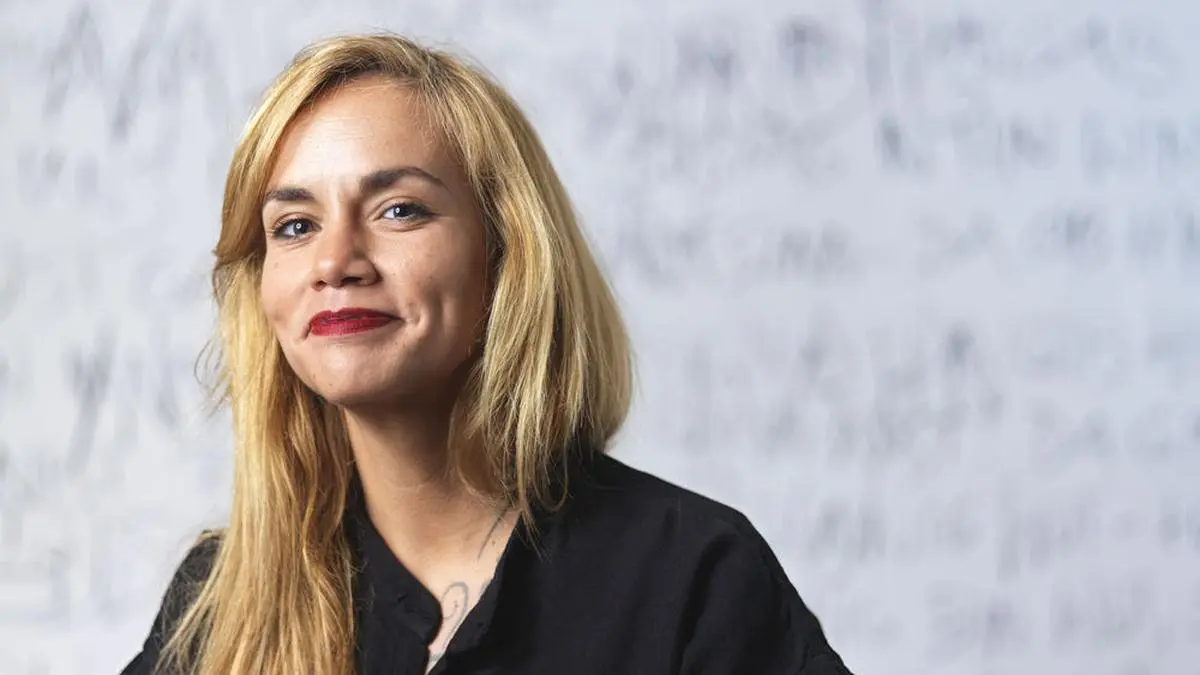 Die Autorin und Dramatikerin Natascha Gangl ist in der Südoststeiermark aufgewachsen und lebt in Wien.