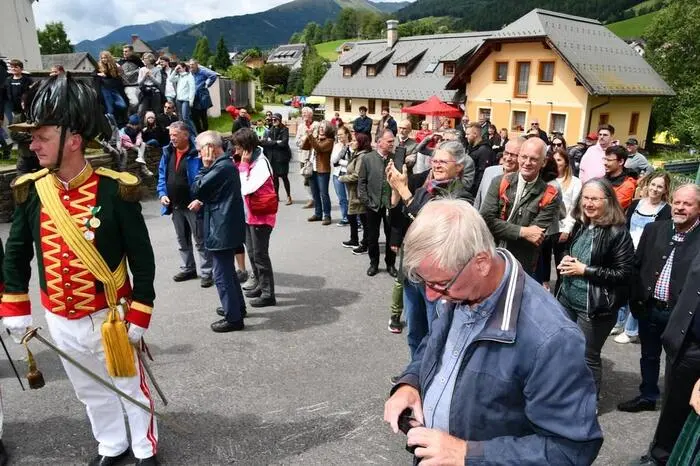 Trotz des windigen und kühlen Wetters sind wiederum viele Besucher zum Samsonumzug gekommen, vor allem für die Krakauer ein besonderer Festtag.