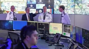 Britain's Prime Minister Keir Starmer (2ndL) views CCTV screens with Metropolitan Police Commissioner Mark Rowley, Metropolitan Police Deputy Assistant Commissioner Andy Valentine and Commander Ben Russell at Lambeth Police Headquarters in London on August 9, 2024. Starmer said that authorities "have to stay on high alert going into this weekend", amid fears of further far-right riots in English towns and cities. (Photo by Toby Melville / POOL / AFP)