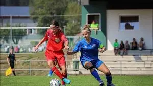 Sandra Rausch (links) ist eine der besten Nachwuchsfußballerinnen in Kärnten