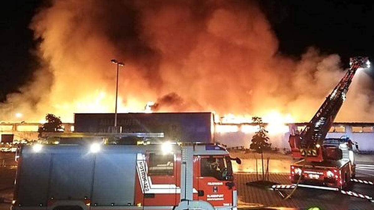 Der Supermarkt in der Schlachthofstraße in Klagenfurt brannte komplett nieder