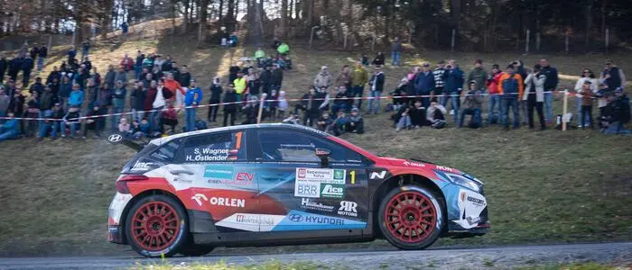 Simon Wagner gewann mit Beifahrerin Hanna Ostlender die Rebenland Rallye