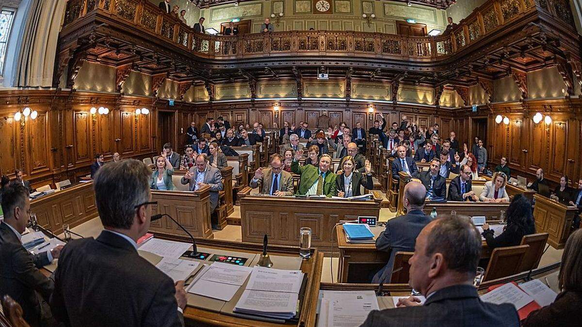 Der historische Saal im Rathaus wird erst in der nächsten Periode wieder nutzbar sein. Derzeit läuft die Sanierung.