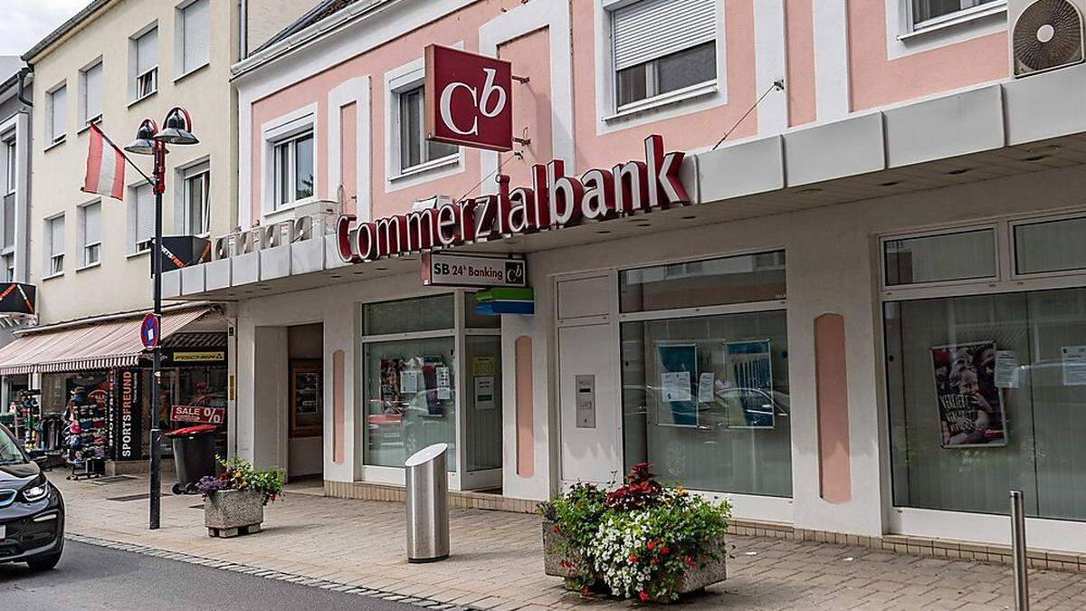 Zu mehreren Hausdurchsuchungen im Zusammenhang mit der Commerzialbank kam es am Donnerstag