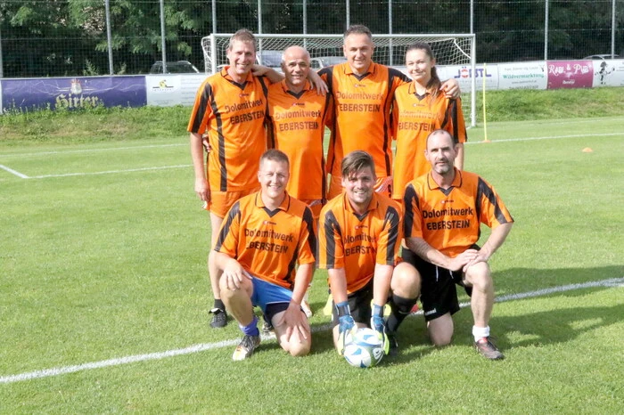 Übrigens: Den Sprung auf das oberste Stockerl schafften die „Haxnbrecher“ (Foto) vor „Don Promillos“ sowie „Wietinger und Konsorten“. 