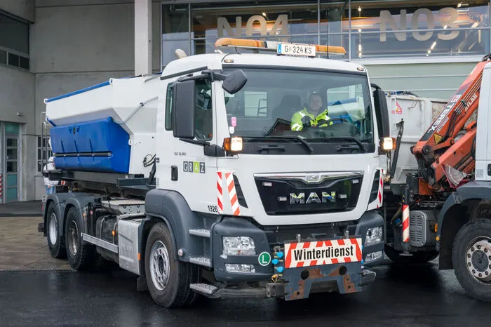 MAN TGS (360PS): Dieses Kombinations-Fahrzeug ist das größte seiner Art in Graz.