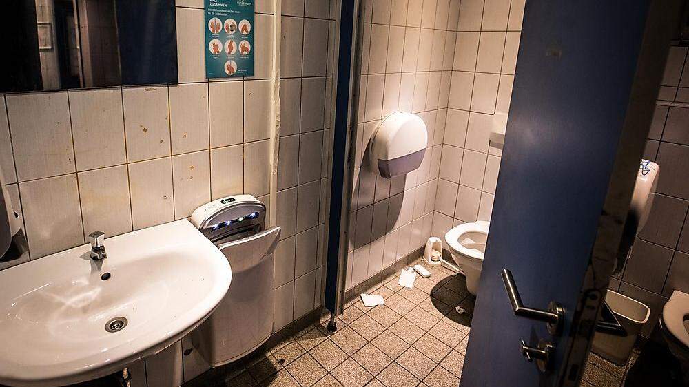 Die sanierungsbedürftige WC-Anlage neben dem Europahaus in Klagenfurt