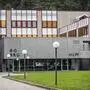 Außenansicht einer Schule
