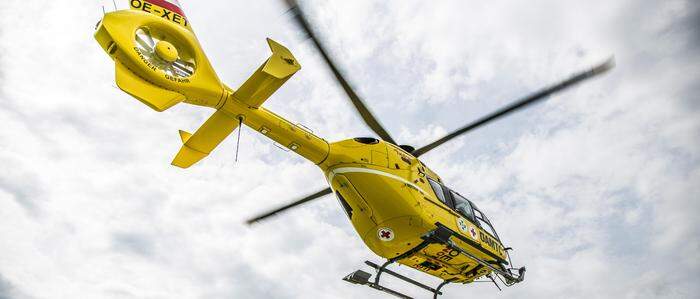 Ein Hubschrauber brachte einen Verletzten ins LKH Klagenfurt