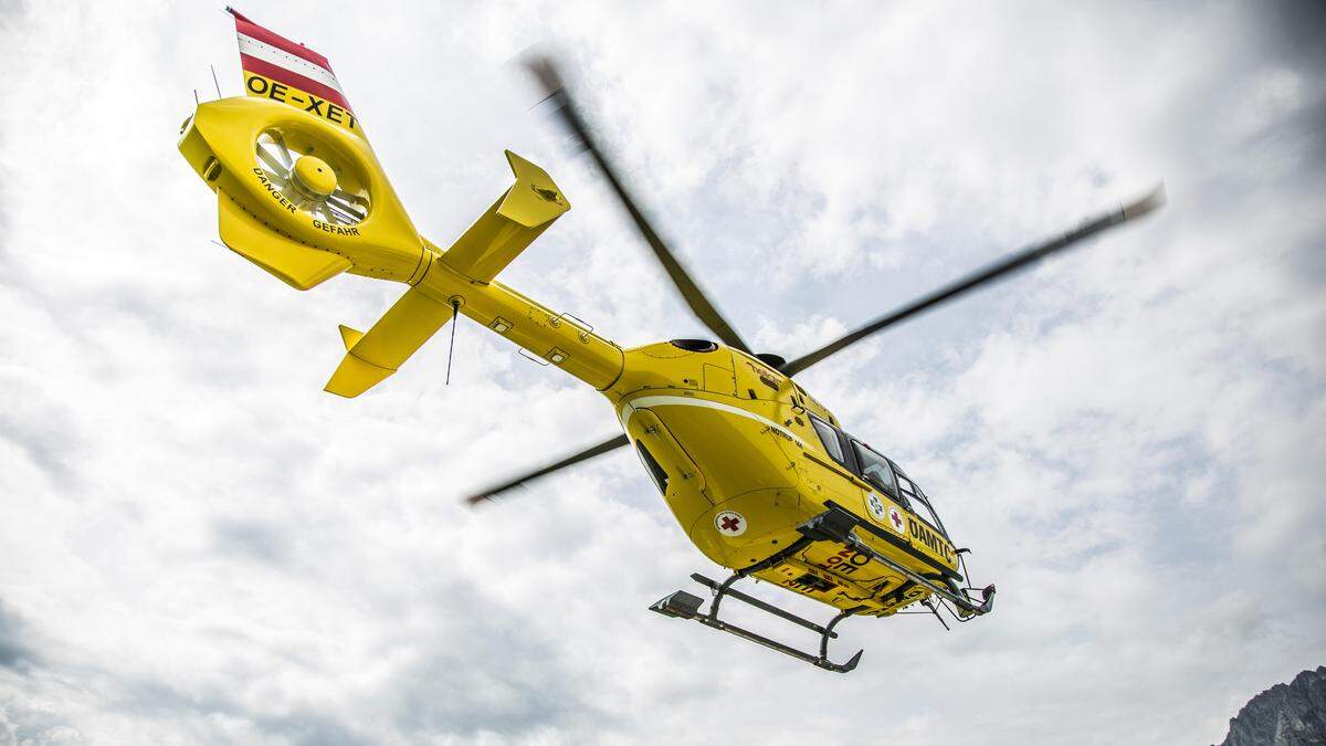 Ein Hubschrauber brachte einen Verletzten ins LKH Klagenfurt