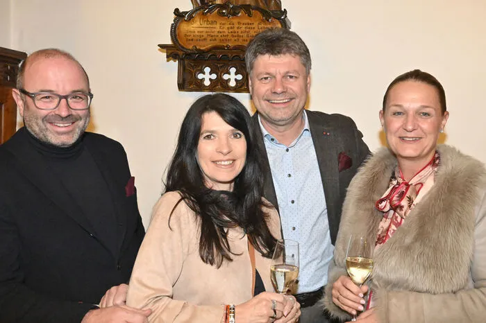 Gratulierten dem Jungunternehmer und wünschten viel Erfolg: Hermann Regger mit Gattin Sandra und Bürgermeister Gerhard Pirih mit Gattin Petronilla.