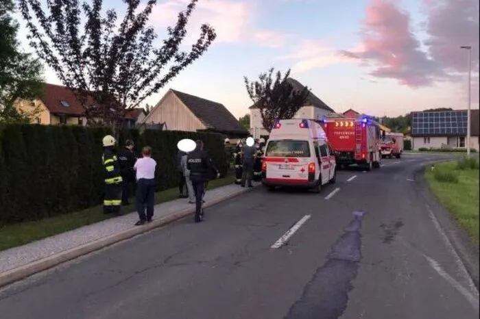Die beiden Auto-Insassen wurden unbestimmten Grades verletzt ins LKH Hartberg eingeliefert.