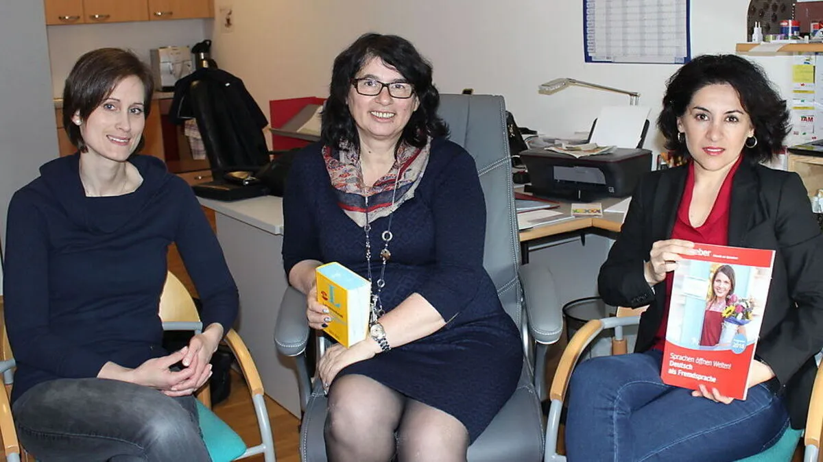 Von links: Judith Schuhmeier mit Evelin Pirčer vom Interkulturellen Zentrum "Völker.Markt" und Karen Ibacache