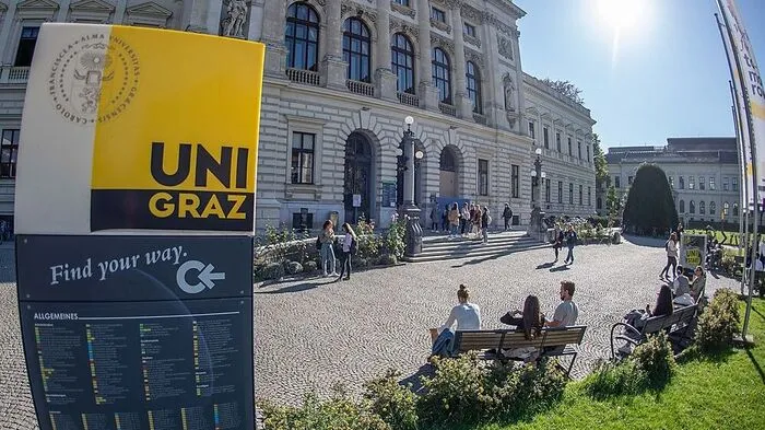 Der Dekan einer der sechs Fakultäten tritt zurück