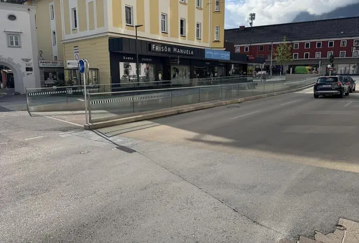 Wie der Hauptplatz wirkt auch der Bozener Platz aktuell noch schmucklos
