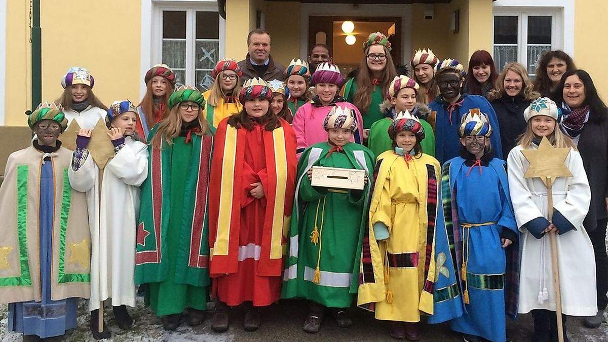 In neun Gruppen ziehen die Sternsinger in Lavamünd von Haus zu Haus