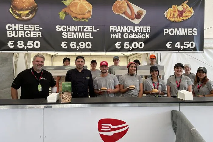 Der größte Stand von Dietrich befindet sich in der Nähe des eisernen Bullens.