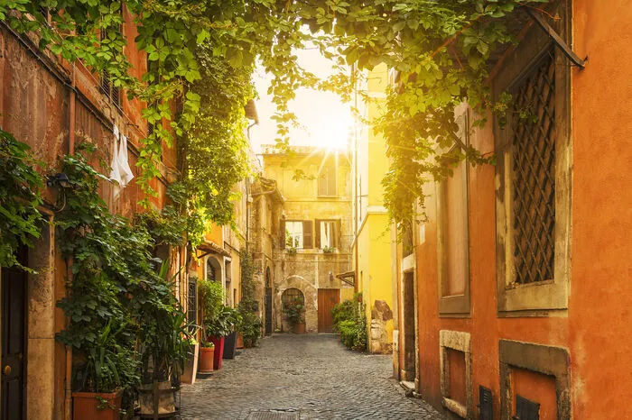 Wir haben uns auf den ersten und manchmal erst auf den zweiten Blick in das lebendige Trastevere (das Nachtleben nicht verpassen!), das jüdische Viertel, das herbe Garbatella und das hippe Monti verschaut.