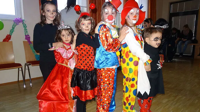 Einfallsreich hatten sich die Kinder für die Faschingsparty kostümiert