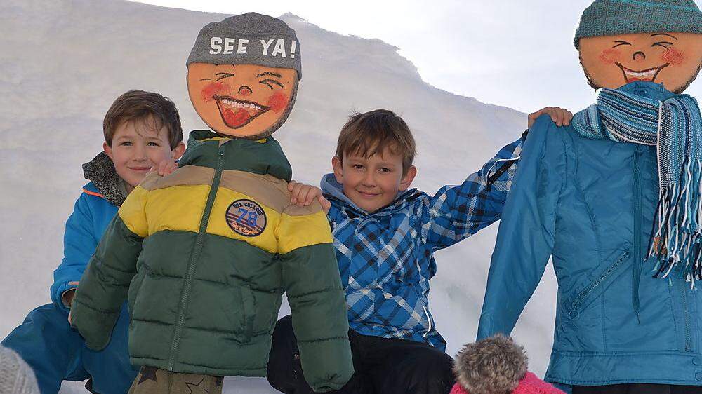 Fast echt: Holzfans für die Biathlon-Junioren- Weltmeisterschaft in Obertilliach 