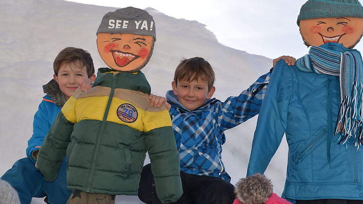 Fast echt: Holzfans für die Biathlon-Junioren- Weltmeisterschaft in Obertilliach 