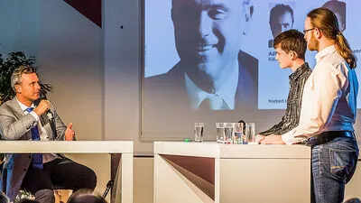 Norbert Hofer mit David Hofer und Alexander Lederer von der jungen Jury