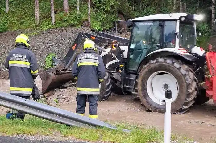 Die Gemeinden und Feuerwehren werden dabei vom Land, der Agrarbehörde sowie der Lawinen- und Wildbachverbauung unterstützt.