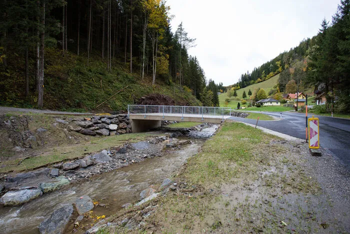 Die erste neue Brücke