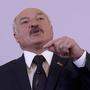 Lukaschenko drohte indes als Reaktion auf die Strafmaßnahmen mit der Verhängung des Kriegsrechts.