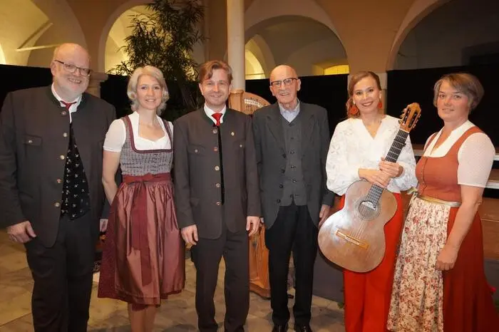 Singkreis-Obmann Willi Pleschberger, Barbara Brugger, Singkreis-Leiter Bernhard Wolfsgruber, Hellmuth Drewes, Julia Malischnig und Barbara Weber