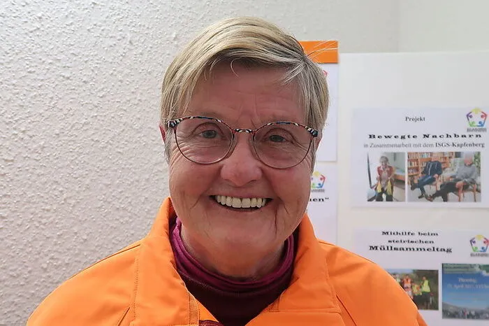 Eva Scheriau, Bruck an der Mur: "Ich bin mit den "Bewegten Nachbarn" in den letzten Wochen voll durchgestartet. Da coronabedingt das Betreten von Heimen nur eingeschränkt möglich ist, gehe ich mit Interessierten ins Freie. Wir treffen uns jeden zweiten Mittwoch im Monat um 10 Uhr und spazieren los - jeder in seiner Geschwindigkeit. Mir geht es darum, gemeinsam, aber mit Abstand, etwas zu unternehmen."