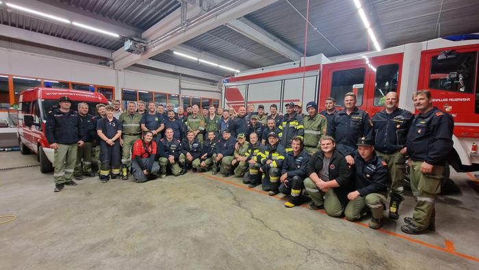 Die Helfer und Helferinnen der Feuerwehren Mittelkärntens in Niederösterreich