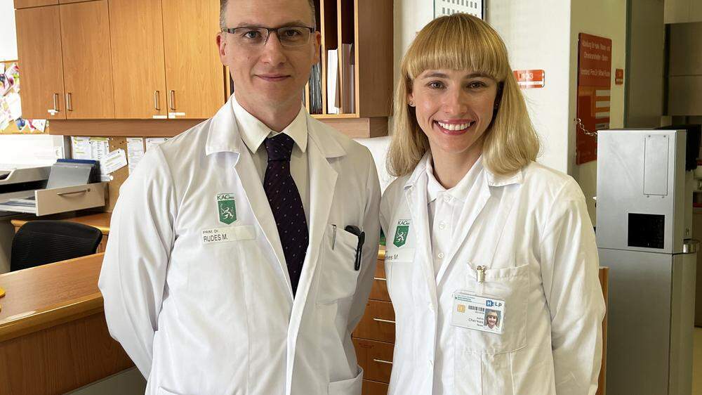 Die ukrainische Ärztin Maryana Cherkes mit ihrem Chef, HNO-Primar Mihael Rudes am LKH Hochsteiermark in Leoben. 