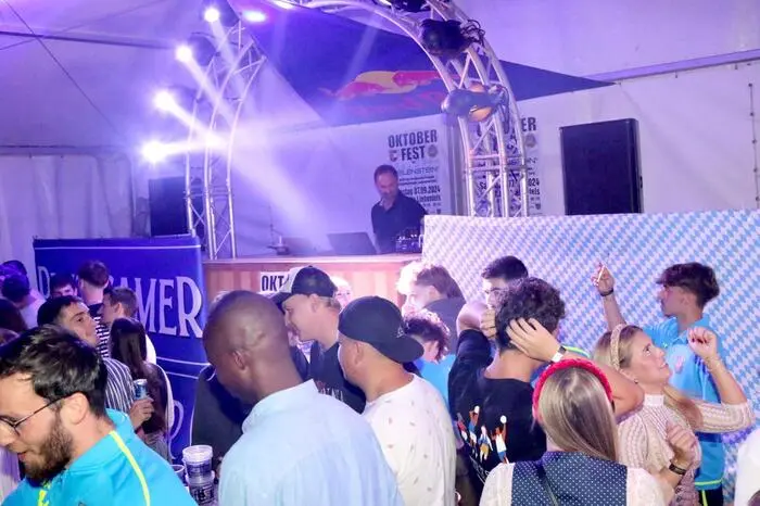 Übrigens: Als DJ in Höchstform: der ehemalige St. Veiter Vizebürgermeister Rudi Egger. 