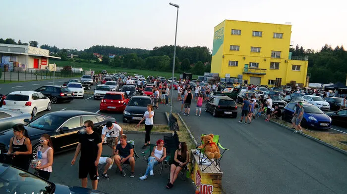 Donnerstags ab 18 Uhr treffen sich Tuning-Freunde aus dem Süden der Steiermark auf dem Parkplatz der Diskothek Almrausch in Lannach.