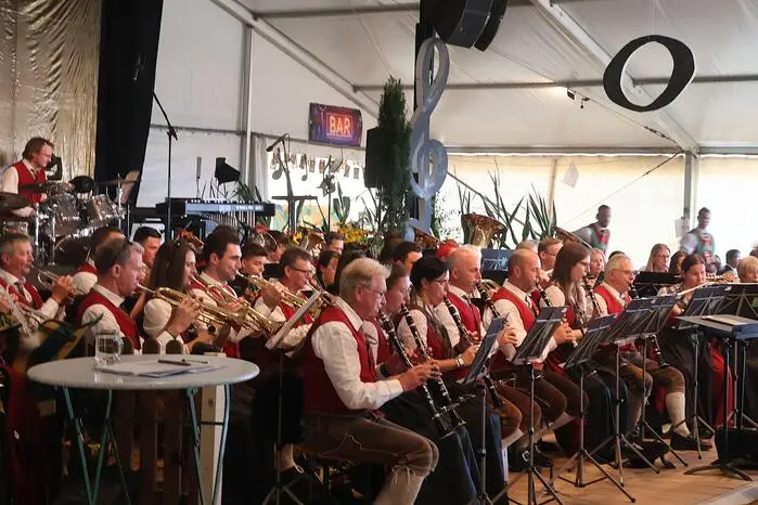 Der Einstieg am Freitag war ein Freundschaftskonzert mit anschließendem Zeltfest. 