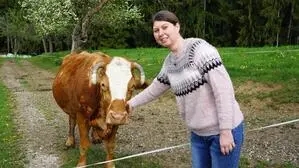 Kuh Luise und Kerstin Hausegger