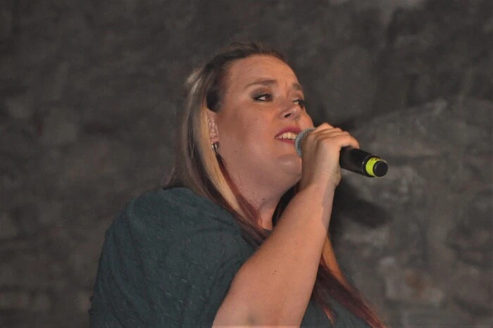 Er lud sich für das Konzert gleich mehrere weitere Acts ein, darunter die weststeirische Sängerin Babsea (Foto),...